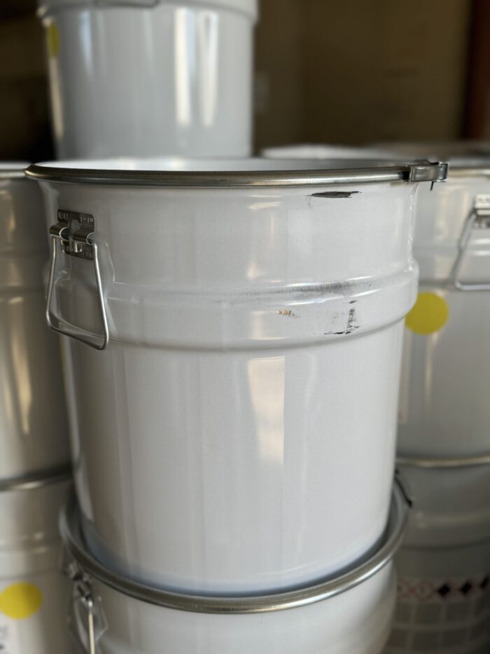 White acrylic paint - Image 2