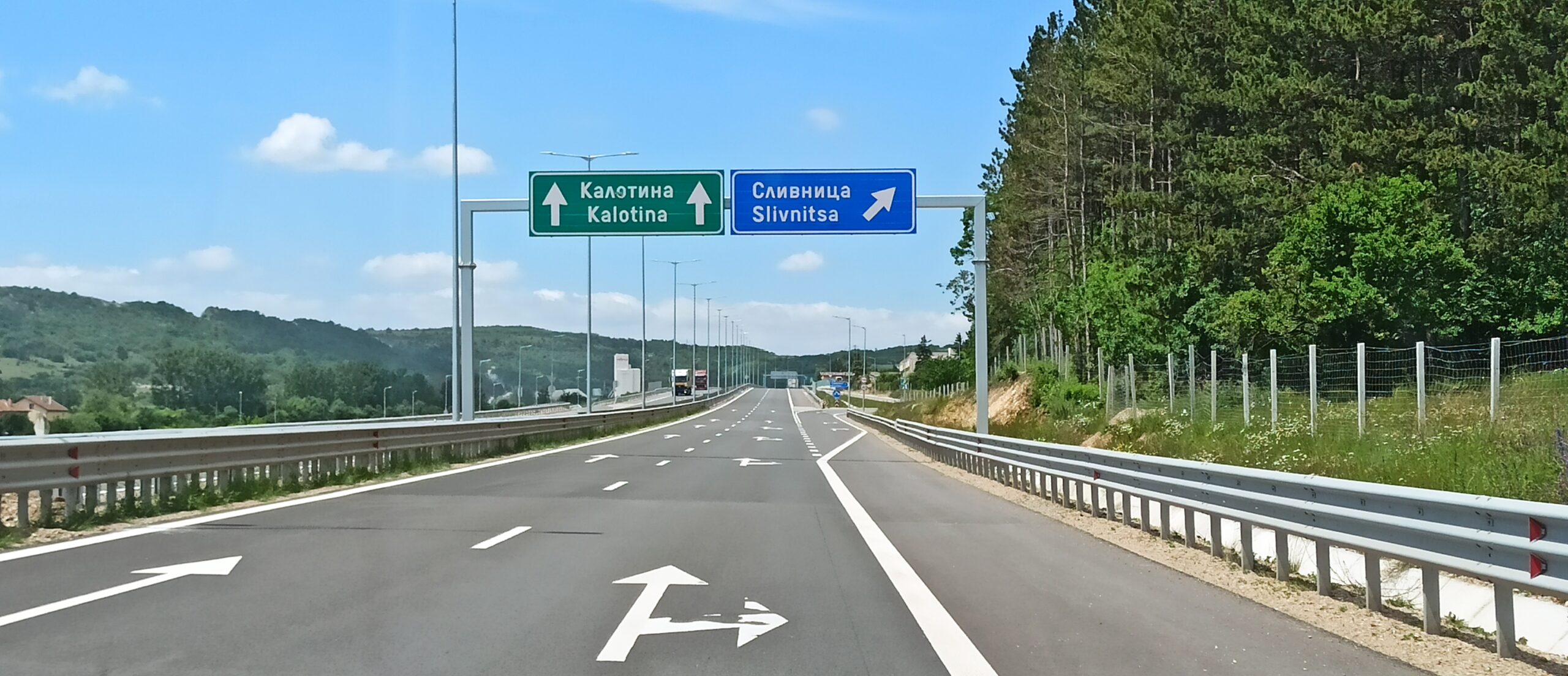 About us At SignalPro, we are dedicated to road safety. Every product we offer – from road signs to specialized equipment – is manufactured with a commitment to quality, durability, and maximum safety.We follow a clear and organized process – from consultation and design to delivery and installation guidance. Every step is carefully planned to ensure our clients receive the best solutions in compliance with Bulgarian and European standards. SignalPro Пътни знаци и сигнализация